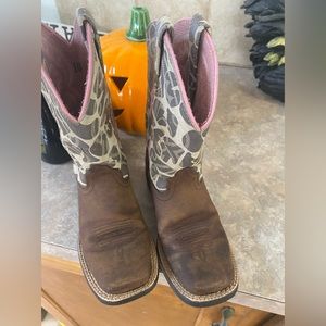 Ariat 4LR girl boots